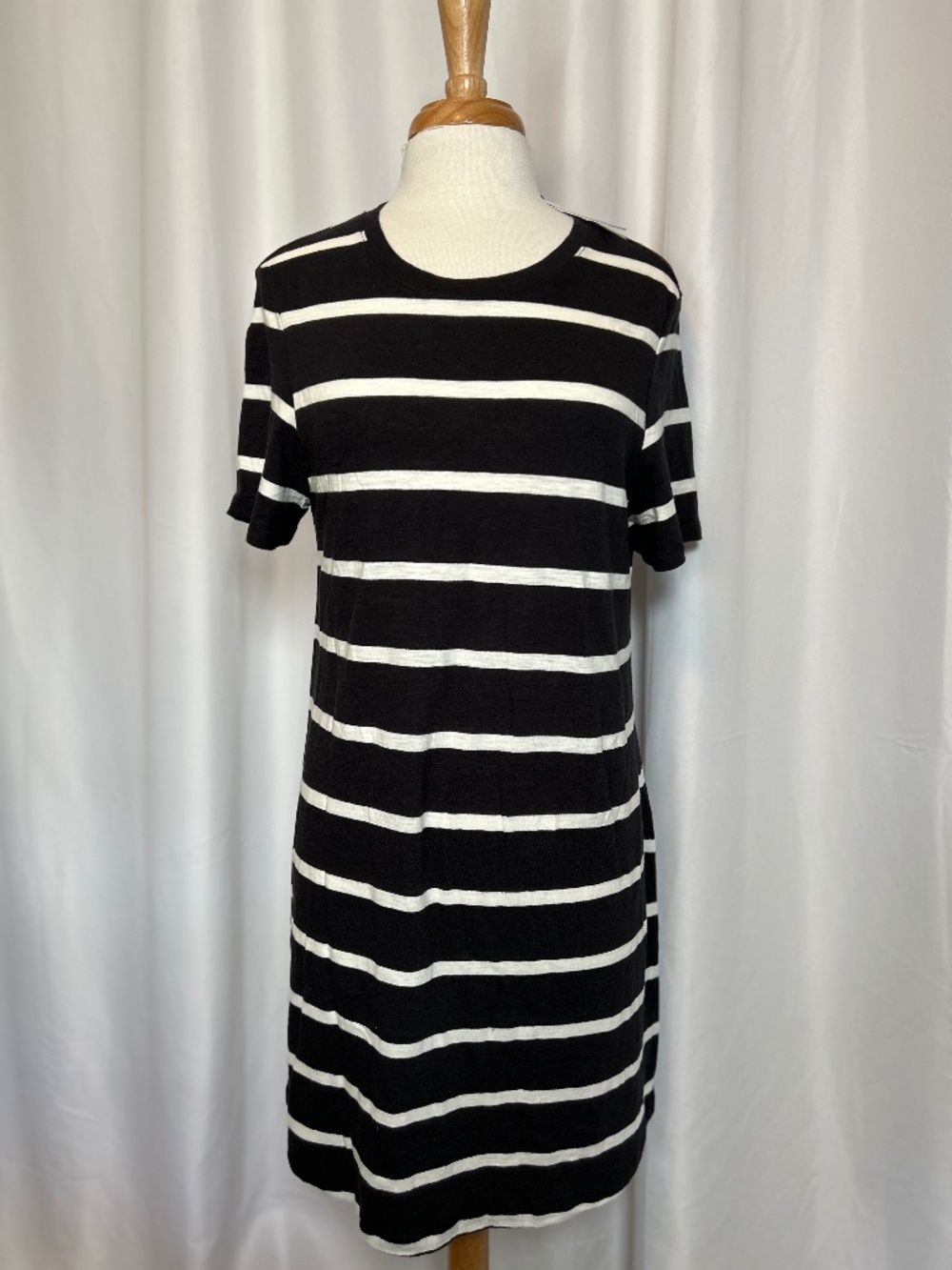 NWT SANCTUARY BLACK AND WHITE STRIPED DRESS - SIZE LARGE